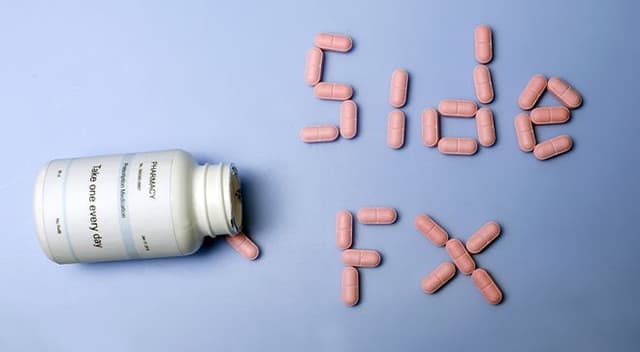 Image of pills forming side effects text. 